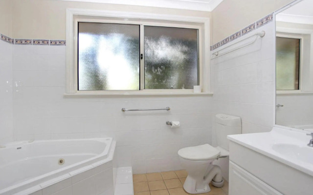 Four Bedroom Quality Townhouse