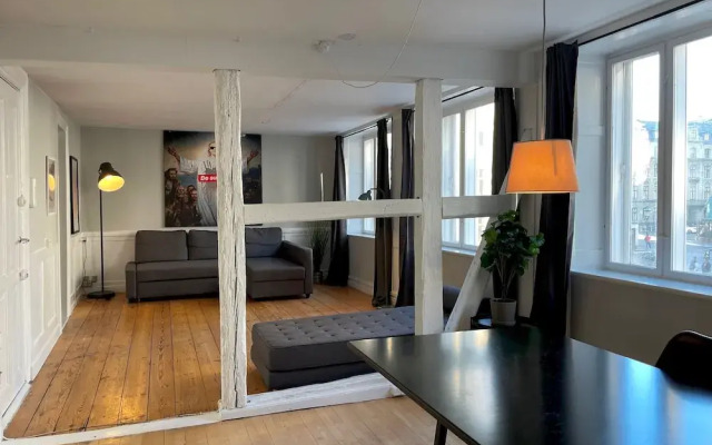 Trendy Apartment - The Marble Church Views