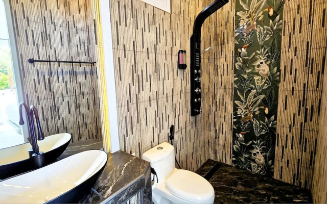 STARLAND Luxury Pool Villa Pattaya 8 Bedrooms