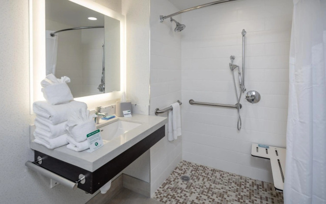 Holiday Inn Express Sunnyvale - Silicon Valley by IHG
