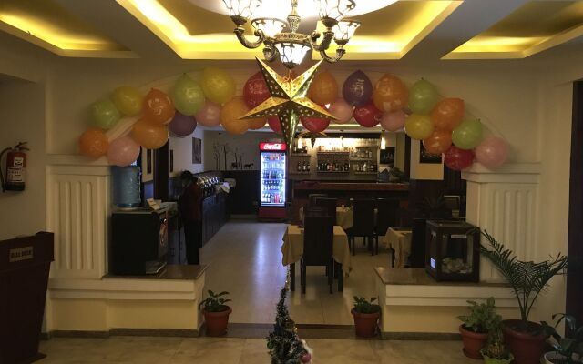 DOM Himalaya Hotel