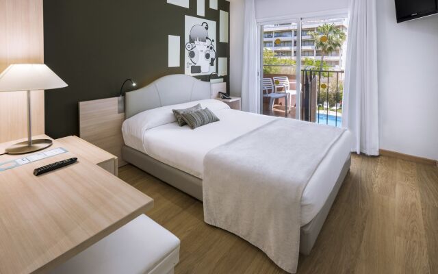 Monica Hotel