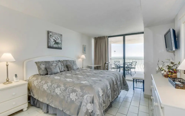Private 3BR's at Palms by Hosteeva