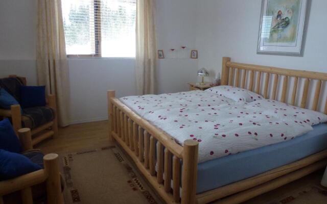 Little Black Bear Lodge/B&B