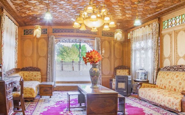 GuestHouser 1 BR Houseboat 126f