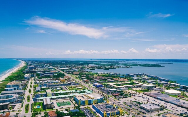 384 Harbor Drive