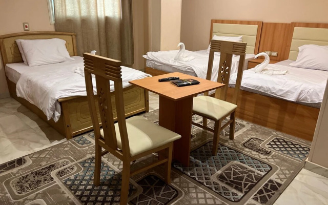 Grand Pyramids View Guesthouse