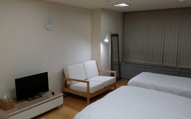 Gogo House