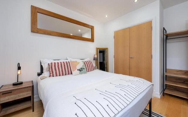 D8 - Canal View Apartment
