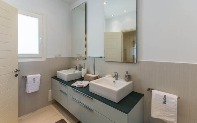 Inviting 8-bed Villa in Ermoupoli - Villa Blueros