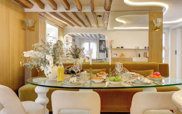 Champs Elysees AC Luxe with Terrace