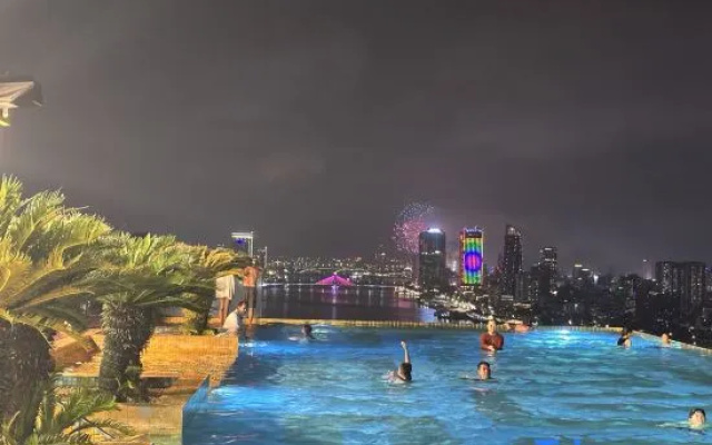 Golden Corner 2BR Full Kitchen Apartment – Pool – Da Nang