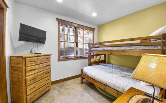 Mountain Ridge  2 Bedroom Townhouse by RedAwning