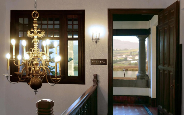 Palacio Arias and Hotel y Apartamentos Arias