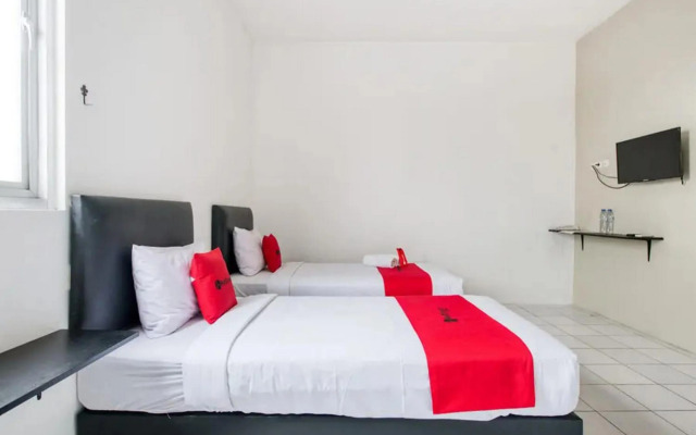 OYO 91035 De Ritz Residence