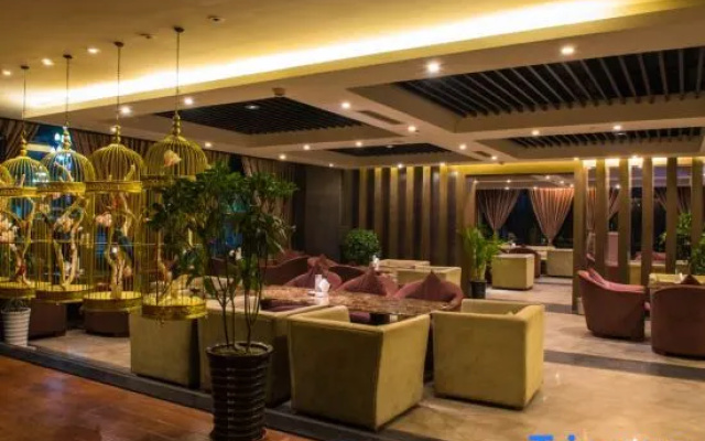Royale Celebrity Hotel