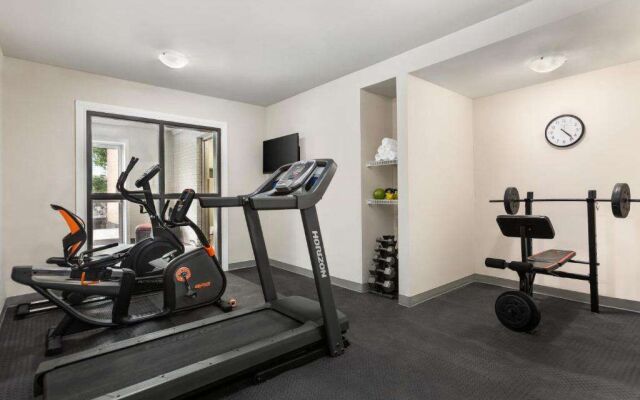 Days Inn By Wyndham Montreal East