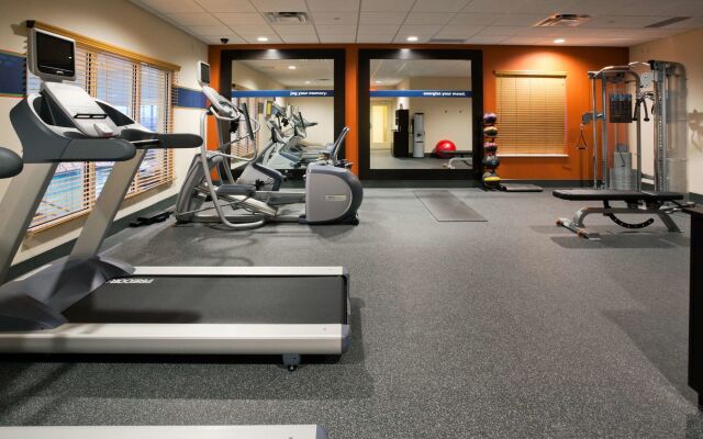 Hampton Inn & Suites Minot Airport