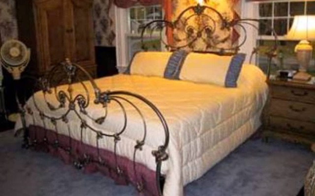 Julia's Bed & Breakfast