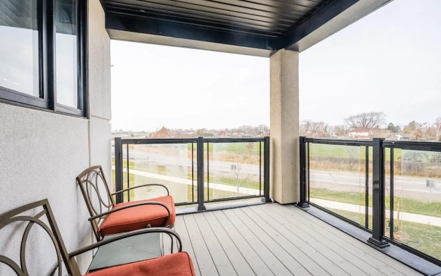GLOBALSTAY. Modern Lake Ontario Townhomes