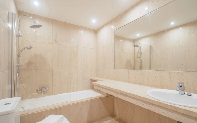 Elegant Apartment - 3 bedrooms & Garage