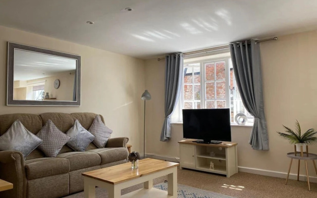 Apartment - Sleeps 2 - Pet Friendly - Parking