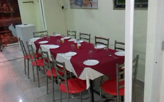 Oyo 10875 Optimum I Hotel
