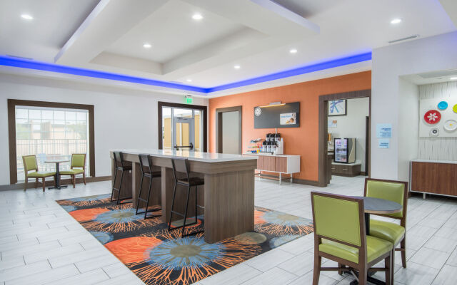 Holiday Inn Express & Suites Stillwater - University Area by IHG