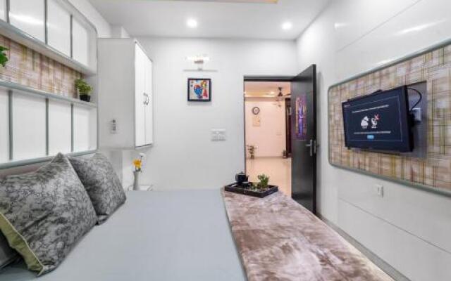 Entire World Class Apartment near Metro Station