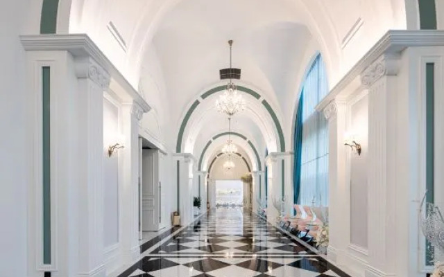 Blue Ocean Lindun Hotel