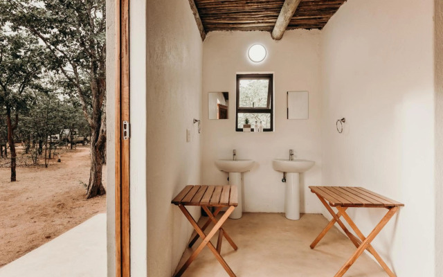 Mopane Bush Lodge