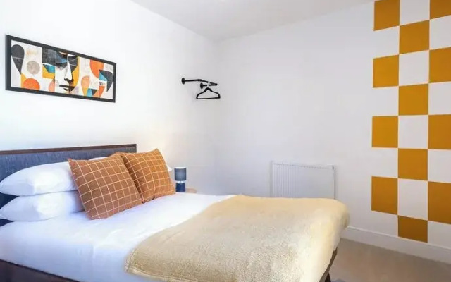 Modern Apts with Balcony in Mitcham