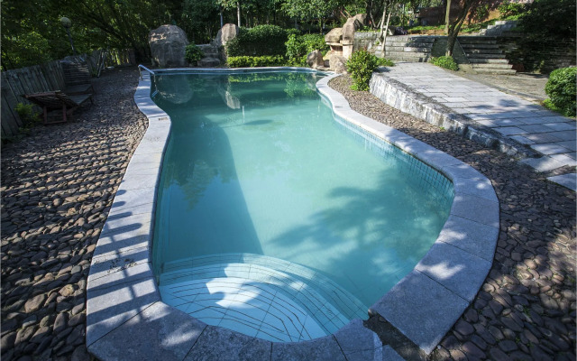 Riverside Retreat Hotel