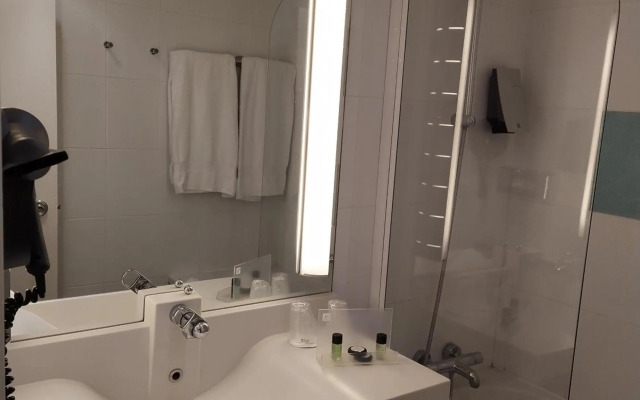 Holiday Inn Lille - Ouest Englos by IHG