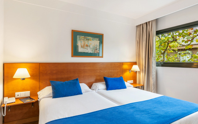 Отель Sercotel de los Reyes