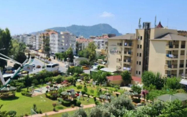 Cleopatra plajına 50mt deniz gören ferah 2+1 daire