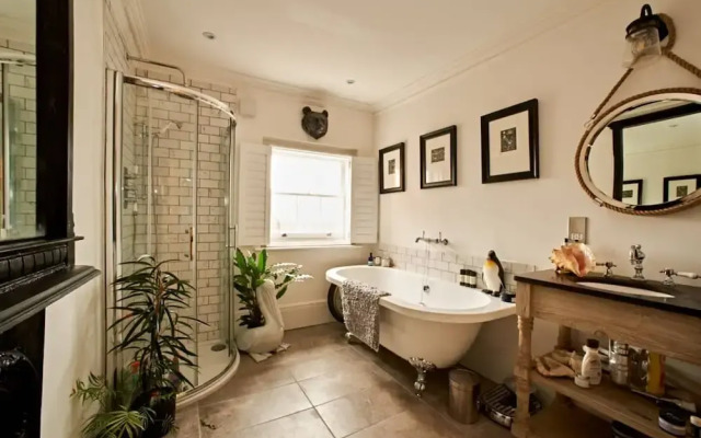 Central London Superb 4 Bedroom 18th Century Townhouse