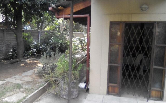 Private Garden Apartment