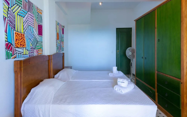 A15 Cliffside Beach Apartment