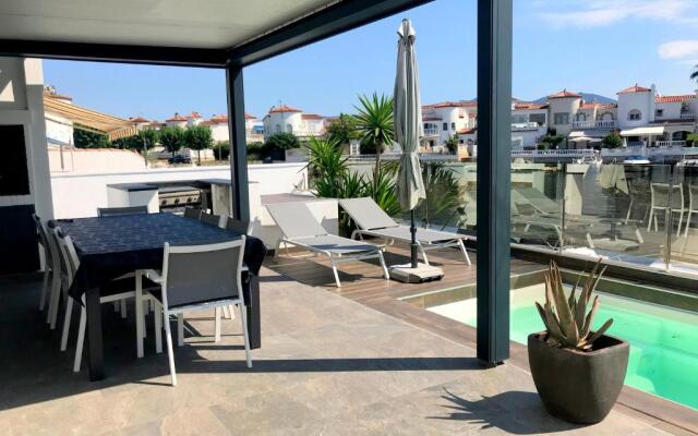 Empurialola - Casa con piscina y vistas al lago en Empuriabrava-138