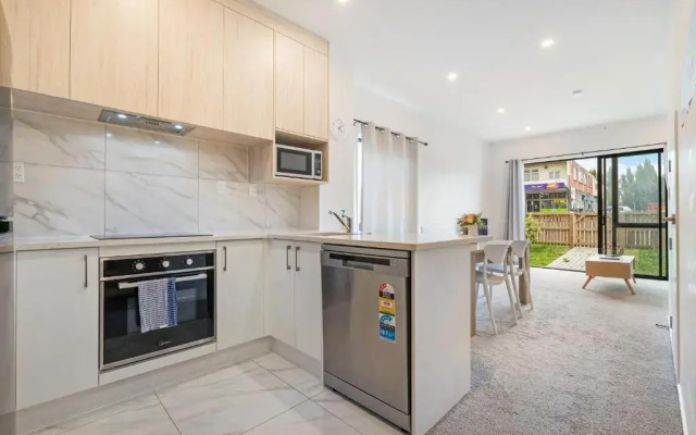 Cozy Brand New Townhouse 10