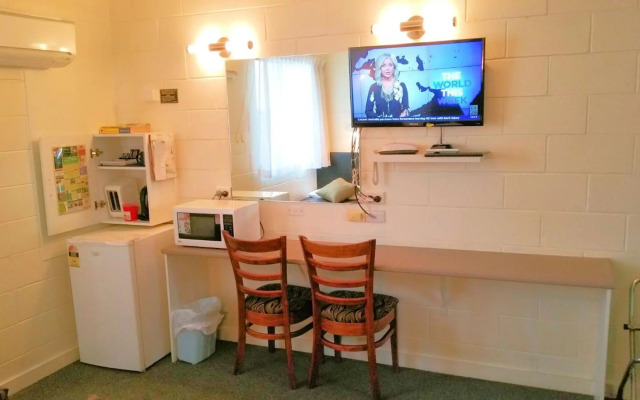 A & A Lodge Motel Emerald