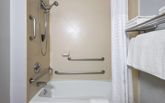 Super 8 by Wyndham Latham/Albany Airport