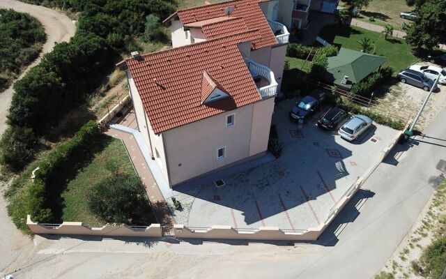 Maretsol Vacation House