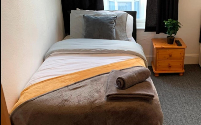 OYO Tudor Lodge - Redcar Beach