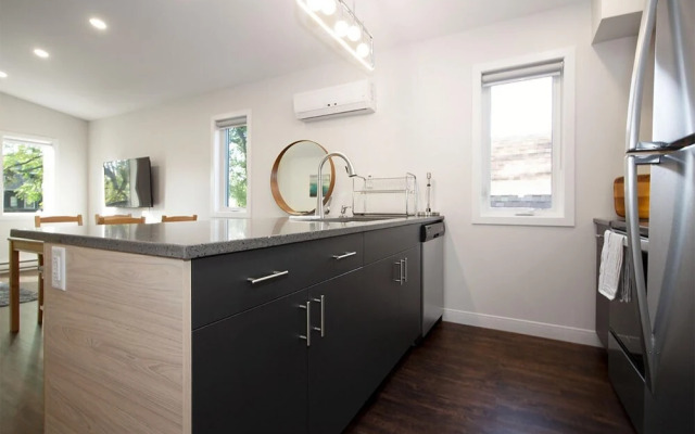 Gorgeous 2-bedrooms Duplex Upper Unit