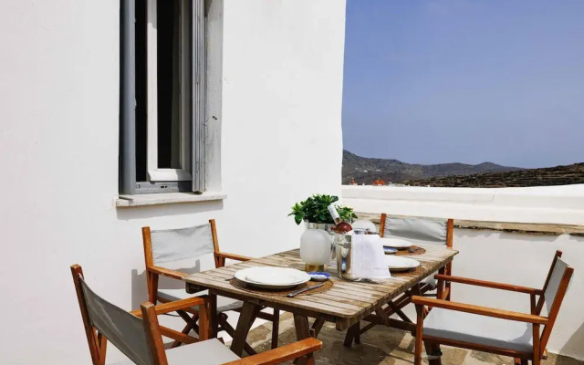 Tinos Experience the House