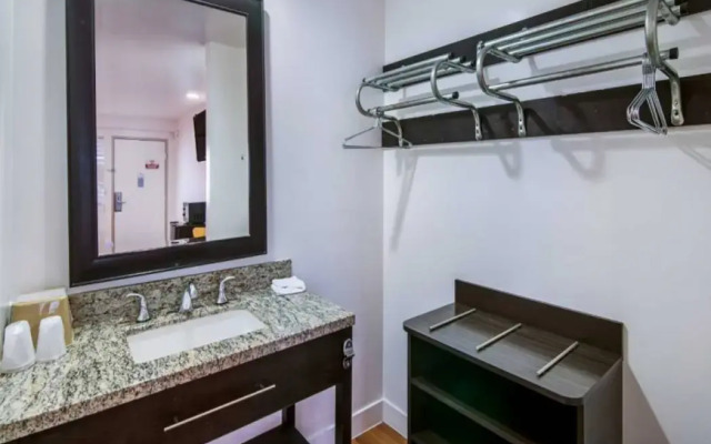 Motel 6 Monterey Park, CA