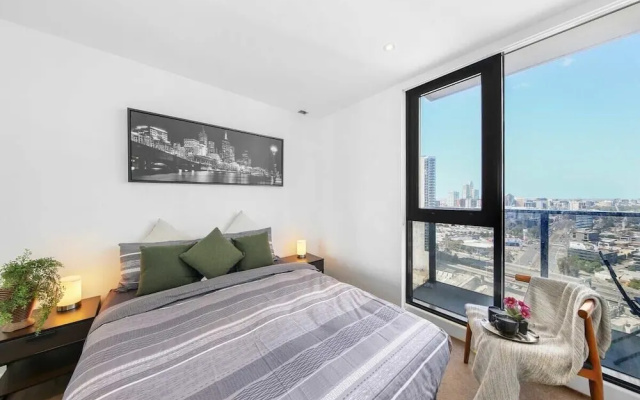 A Stylish 2BR Apt With City Views in Southbank – Guest Rooms – Melbourne