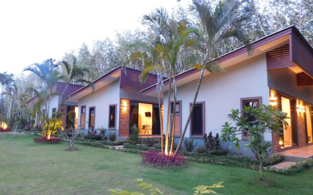 Phuket Sirinapha Resort